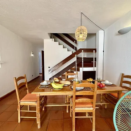 Typical 4 With Pool By Homing فيلامورا