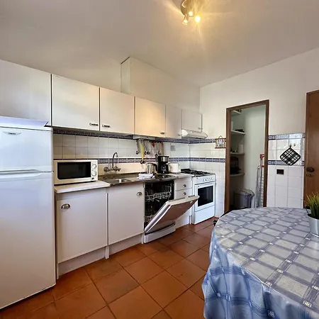 Lägenhet Typical 4 With Pool By Homing *