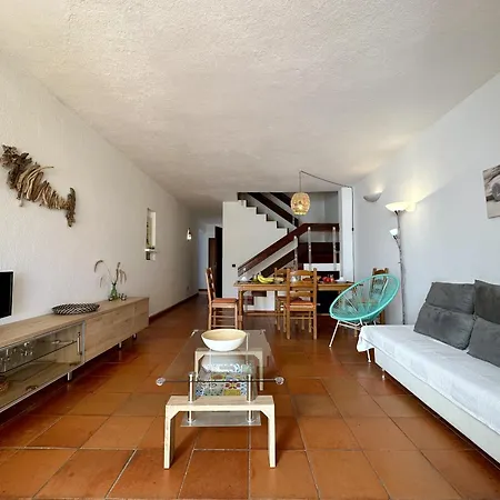 Apartment Typical 4 With Pool By Homing *